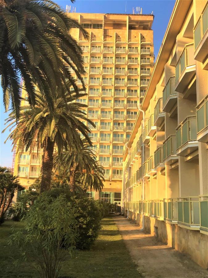 Amza Park Hotel Gagra Dış mekan fotoğraf